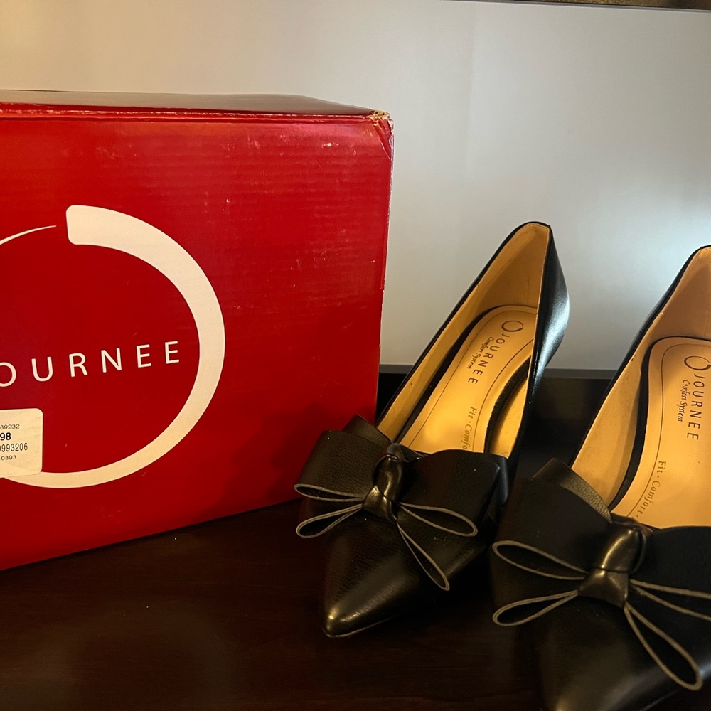 Journee Collection Black Pointed-Toe Bow Pumps